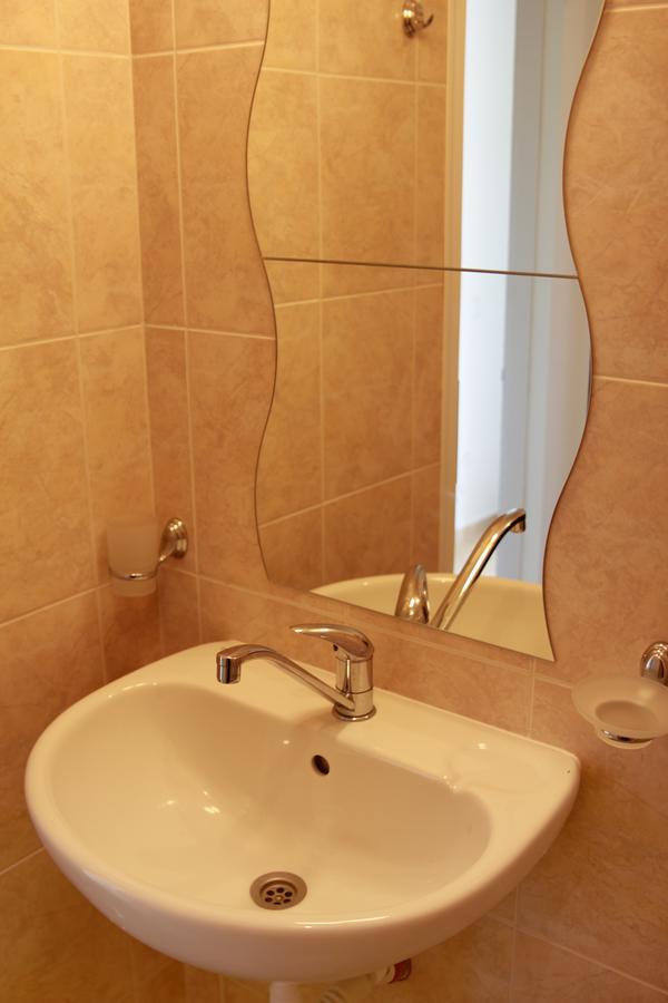 Vis Velika Bed & Breakfast Luaran gambar